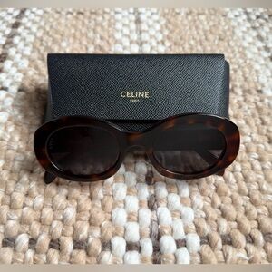 Celine CL40194U Triomphe Oval Sunglasses (Preowned Like NEW)